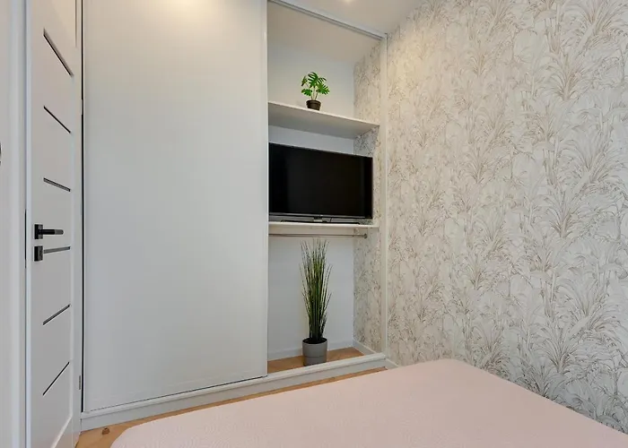 Ideal Przy Zurawiu アパート